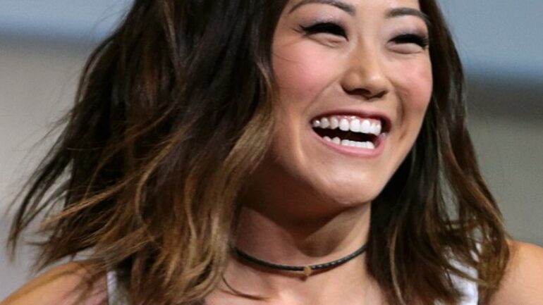 Karen Fukuhara Wzrost – Waga – Wymiary – Kolor oczu